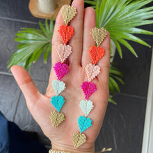 Cargar imagen en el visor de la galería, Aretas corazones colores
