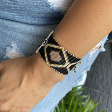 Cargar imagen en el visor de la galería, Brazalete negro nude
